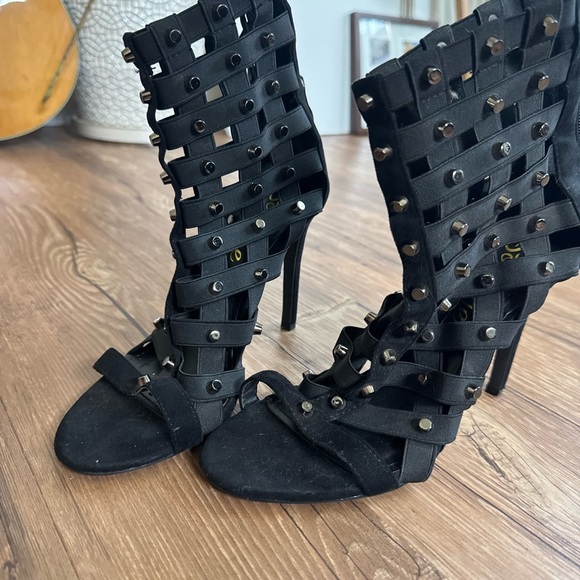 Shoes - Black Strappy Heeled Sandals